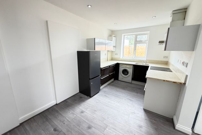 Thorn Close, Northolt photo 4