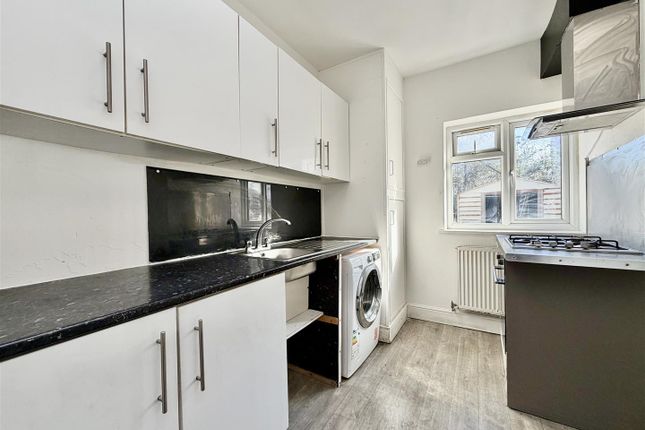 54, Myrtle Road, Hounslow photo 2