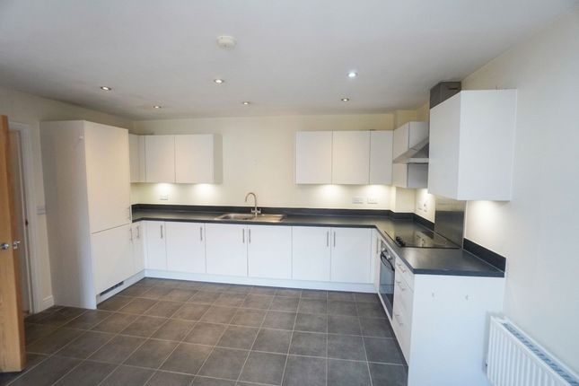 32 Pallatia Court, High Wycombe photo 4