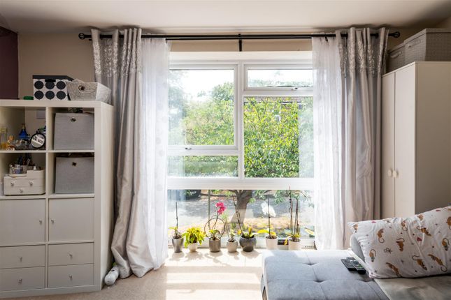 Lytham, 4, Aurum Close, Horley photo 4