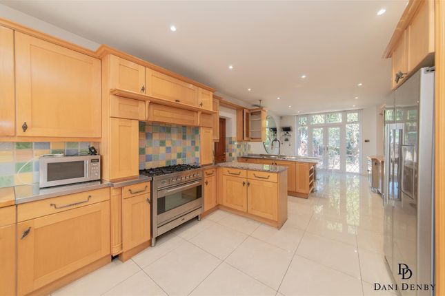 2, Cedars Close, London photo 4