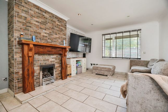 7, Lawnswood Road, Middlesbrough photo 3