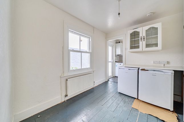 72, Tennyson Street, London photo 4