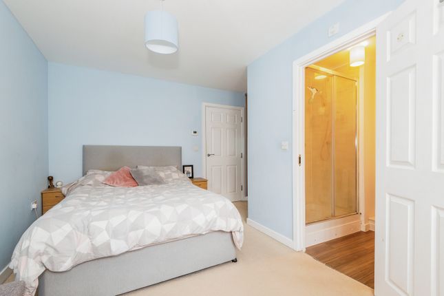 Flat for sale in 19 Winter Close, Epsom