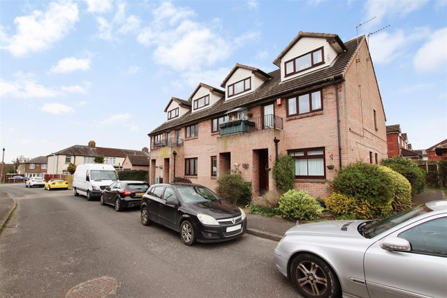 Thumbnail Maisonette for sale in The Terraces, Stone, Dartford, Kent