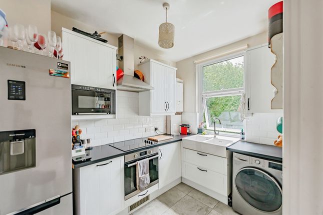 Flat 4, 9, Linkfield Lane, Redhill photo 3