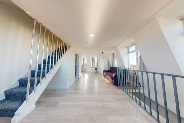 Flat C, 1020, Harrow Road, Kensal Green photo 2