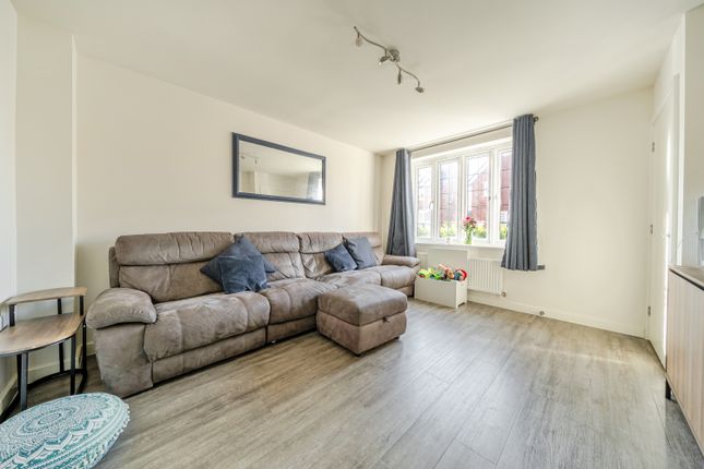 8, Blackwell Drive, Carterton photo 3