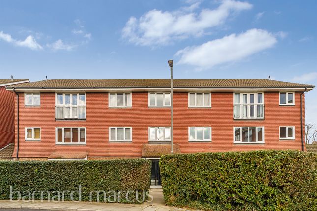 34, Crowthorne Close, London photo 3