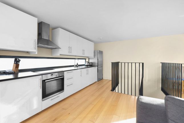 Terraced house to rent in Hatton Place, Clerkenwell