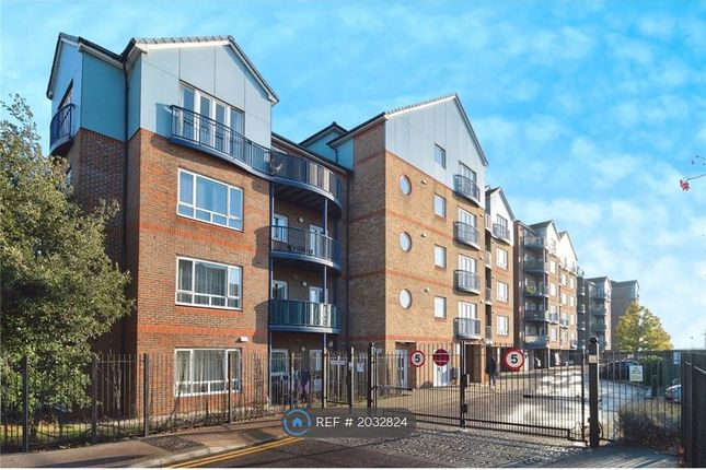 Thumbnail Flat to rent in Argent Street, Grays