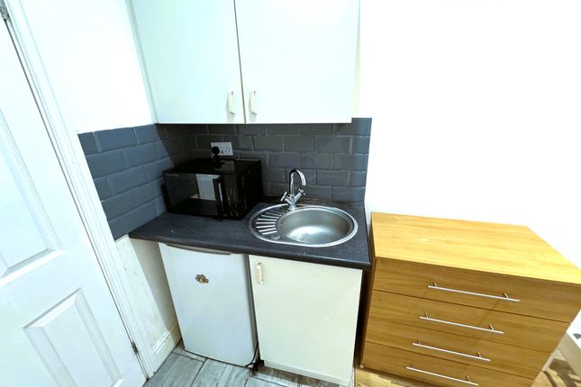 31, WINDSOR RD, ILFORD photo 3