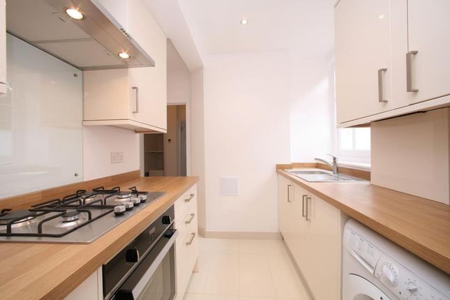 Flat 38, Sunbury House Swanfield Street, London photo 3