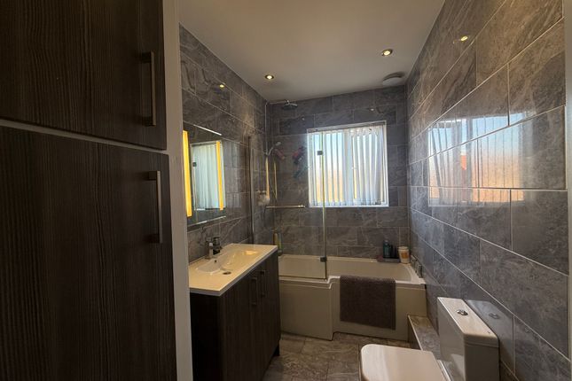 62, Rotherham photo 4