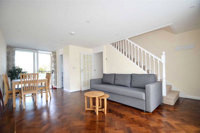 3 Weymouth Court,, Grange Road, Surrey photo 2