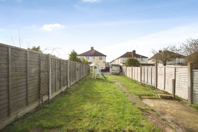 24, Whitefield Avenue, Luton photo 2