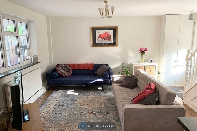 Park Close, London photo 2