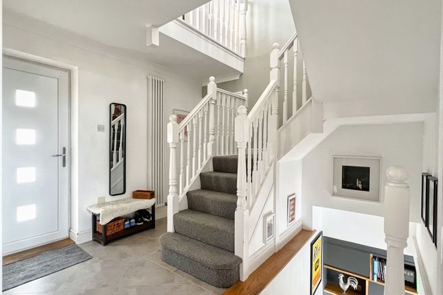 17 Highland Court, Bridgend photo 2