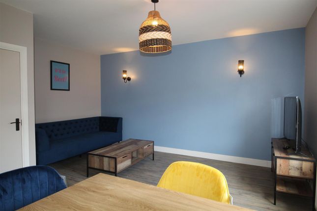 Flat 2,, 20 Edinburgh Road, Leeds photo 4