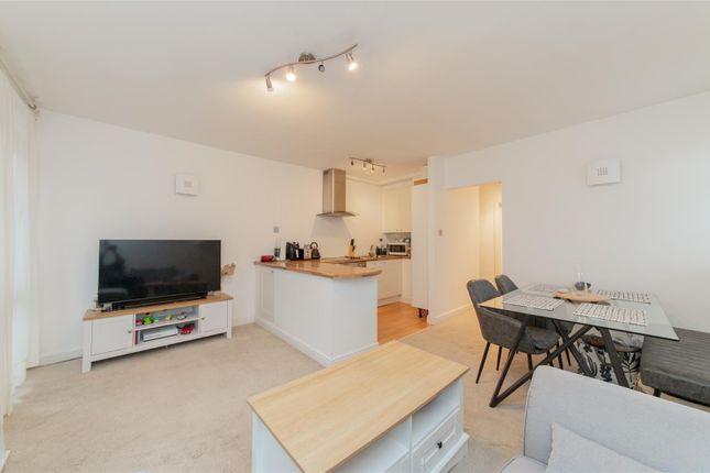 Thumbnail Flat for sale in Upton Lodge Close, Bushey