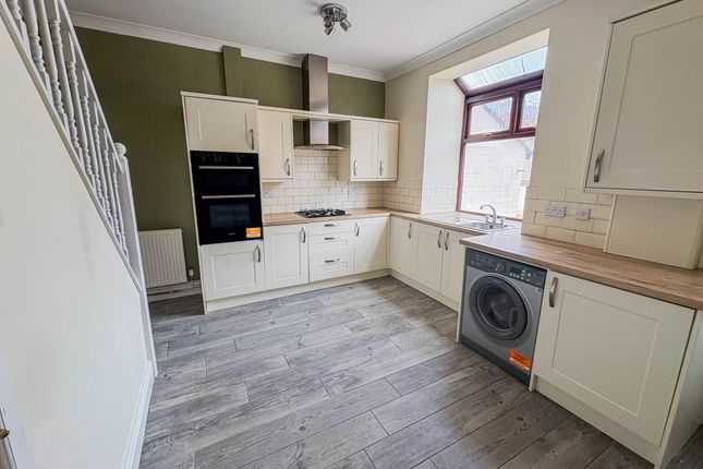 8 Parkdale Road, Bolton photo 4