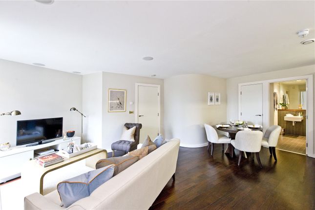 Flat 2, Islington on the Green, London photo 3