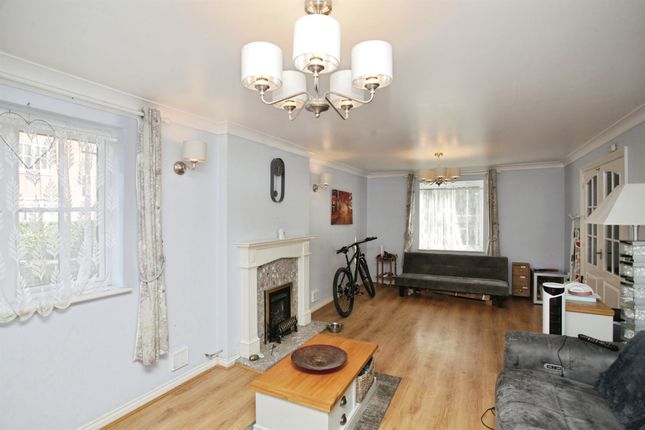 33, Coton Park Drive, RUGBY photo 3