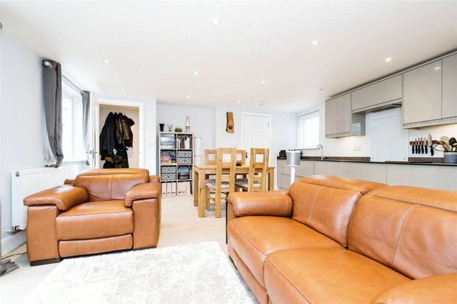 58c, New Wanstead, London photo 2