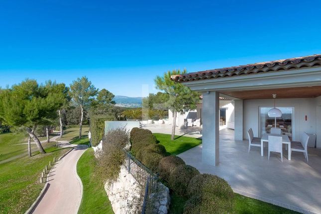 Detached house for sale in Mougins, 06250, France