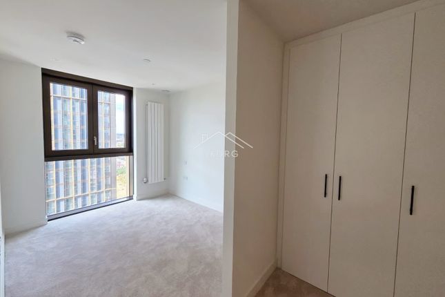 2306menara, London photo 3