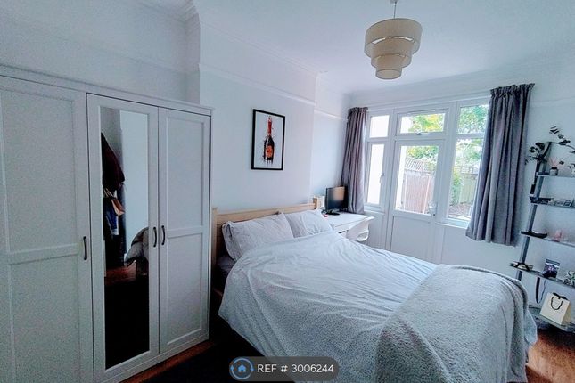 E Brudenell Road, London photo 5