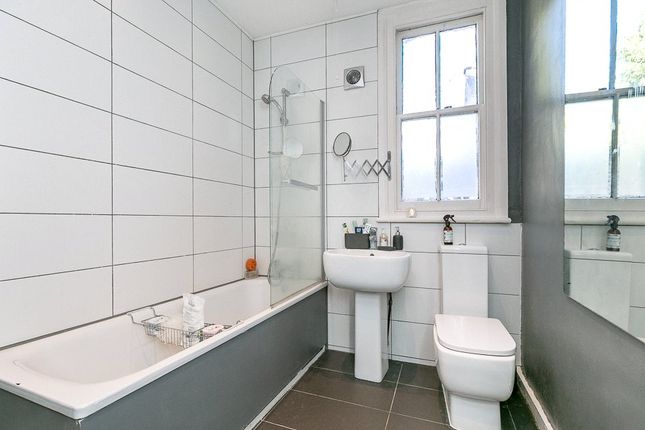 Flat for sale in Ladywell Road, London
