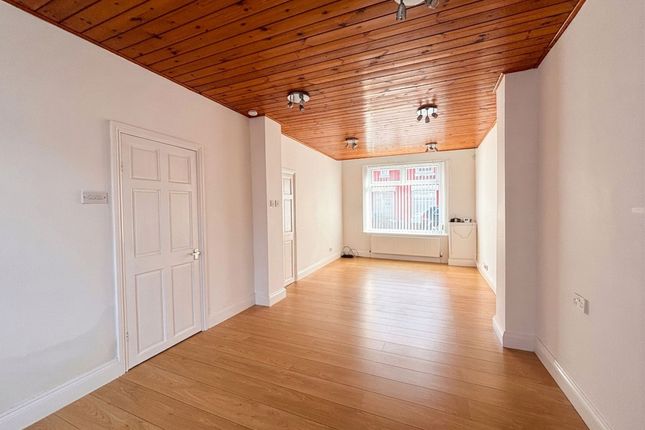 52 Station Road, Manchester photo 2