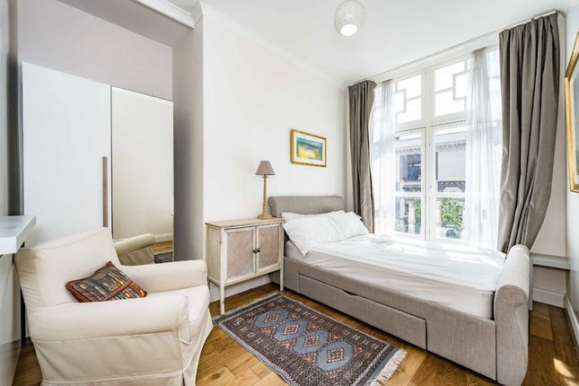32, Montagu Mansions, London photo 3