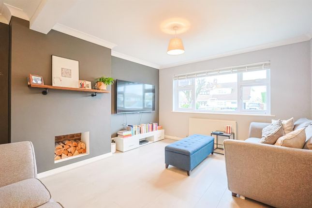 8, Willow Drive, Rayleigh photo 2