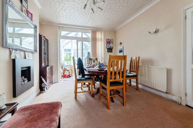 44, Peters Drive, LEICESTER photo 4