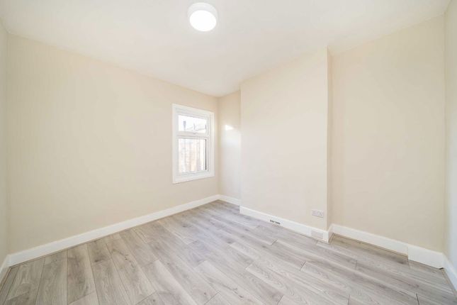 Honley Road, London photo 5