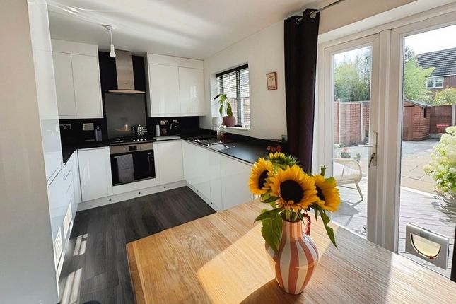 22, Whitworth Avenue, Hinckley photo 2
