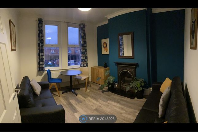 Room to rent in Salisbury Grove, Leeds