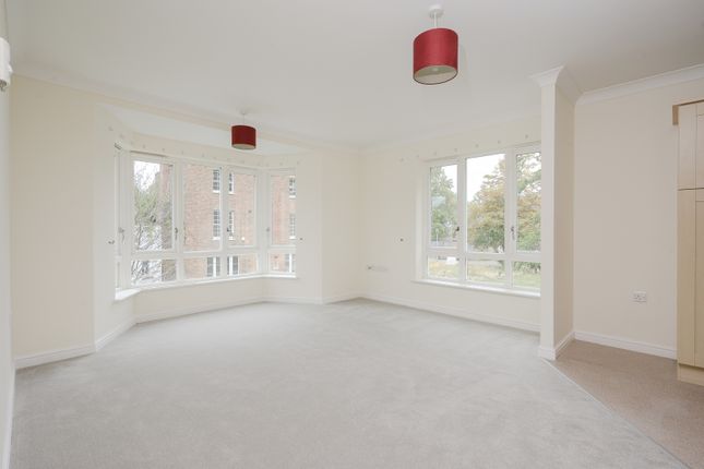 Flat 15, Pantiles House, 30, Langley Road, London photo 2