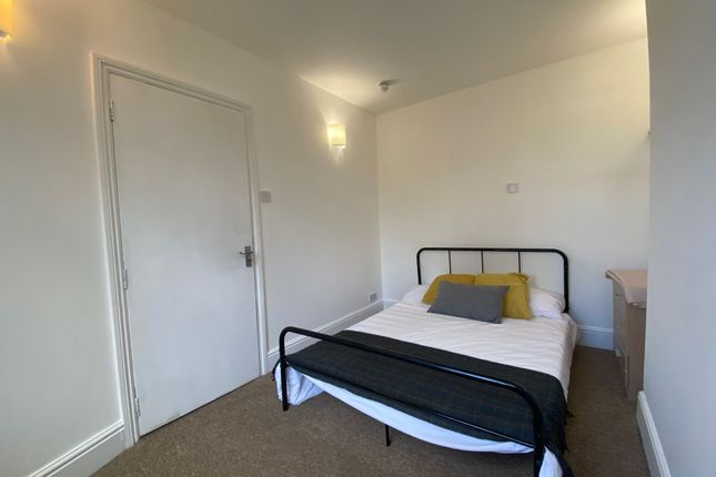 Room 6 182, Hughenden Road, High Wycombe photo 2