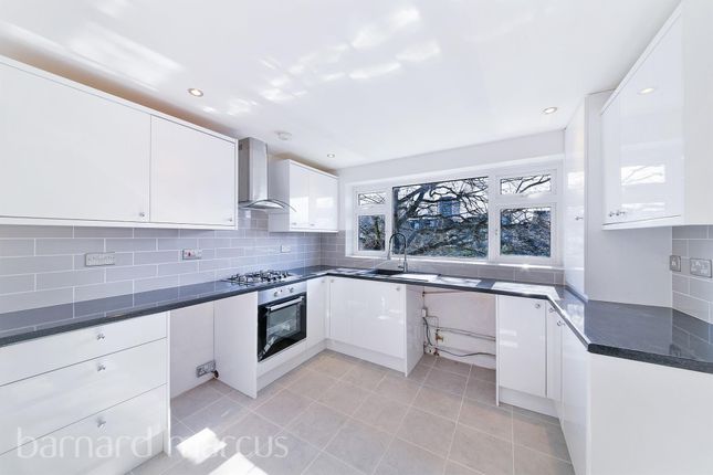 3, Cedar Court, Lime Grove, NEW MALDEN photo 4