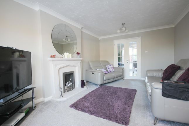 14, Charlbury Close, Wellingborough photo 3