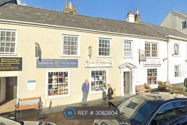 2-bed flat on High Street, Honiton, £660/mo