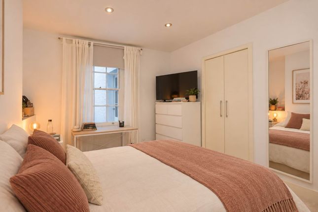 Lower Ground Floor (Flat 1), Denbigh Street, London photo 4
