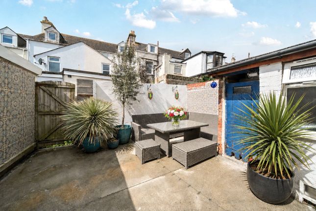 15, Grove Crescent, Devon photo 4