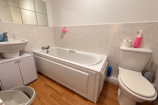43, Swansea photo 3