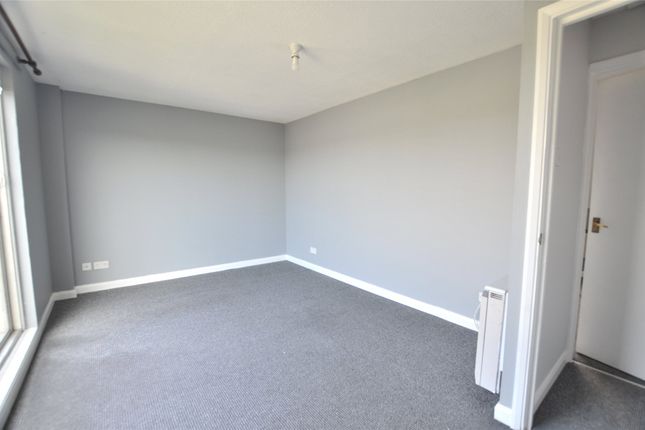 Flat 36A Packham Court,, Lavender Avenue, Worcester Park photo 3