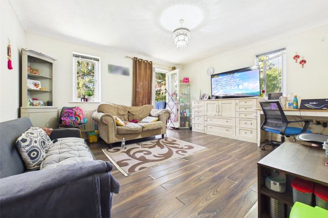 Flat 11,, Rectory Court, West Drayton photo 2