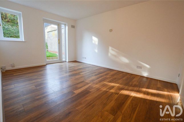 89, Thornbera Gardens, Bishop's Stortford photo 3